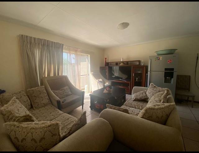 2 BEDROOM APARTMENT FOR SALE IN WILLOWBROOK